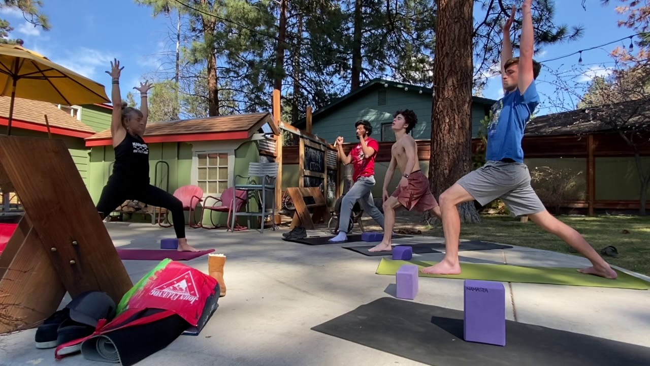 #Cityscape Adventure Video Series - 6 min outdoor yoga with Skyline Recovery