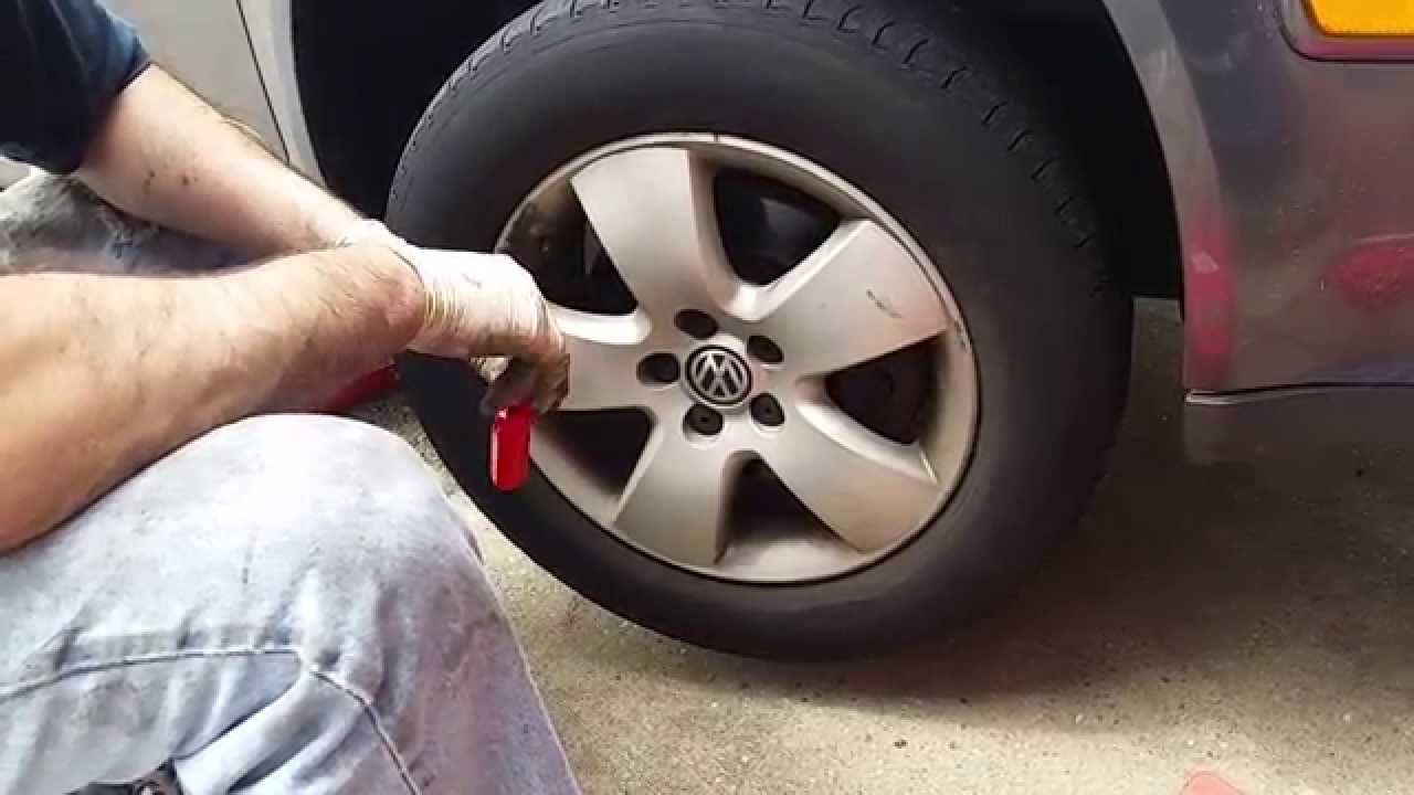 Замена передних тормозов Volkswagen Jetta (1999-2006) — своими руками