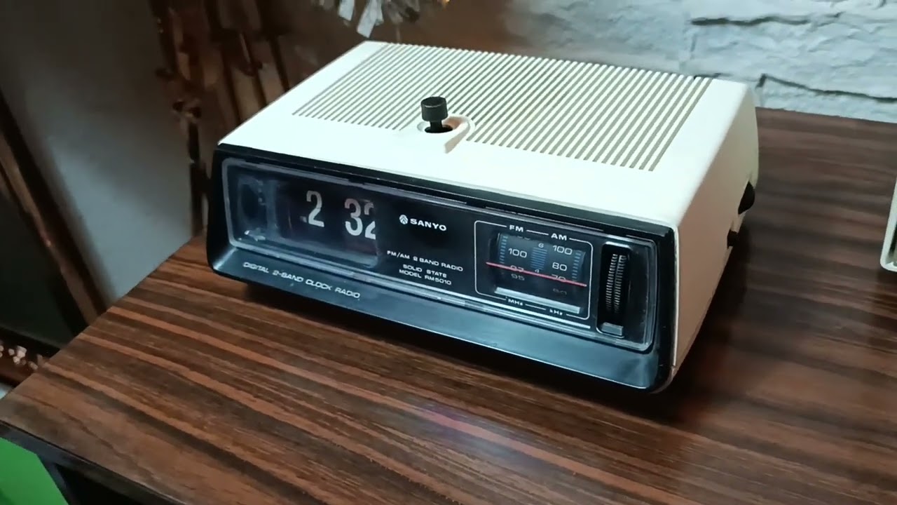 Radio Reloj FLIP SANYO 5010 Vintage