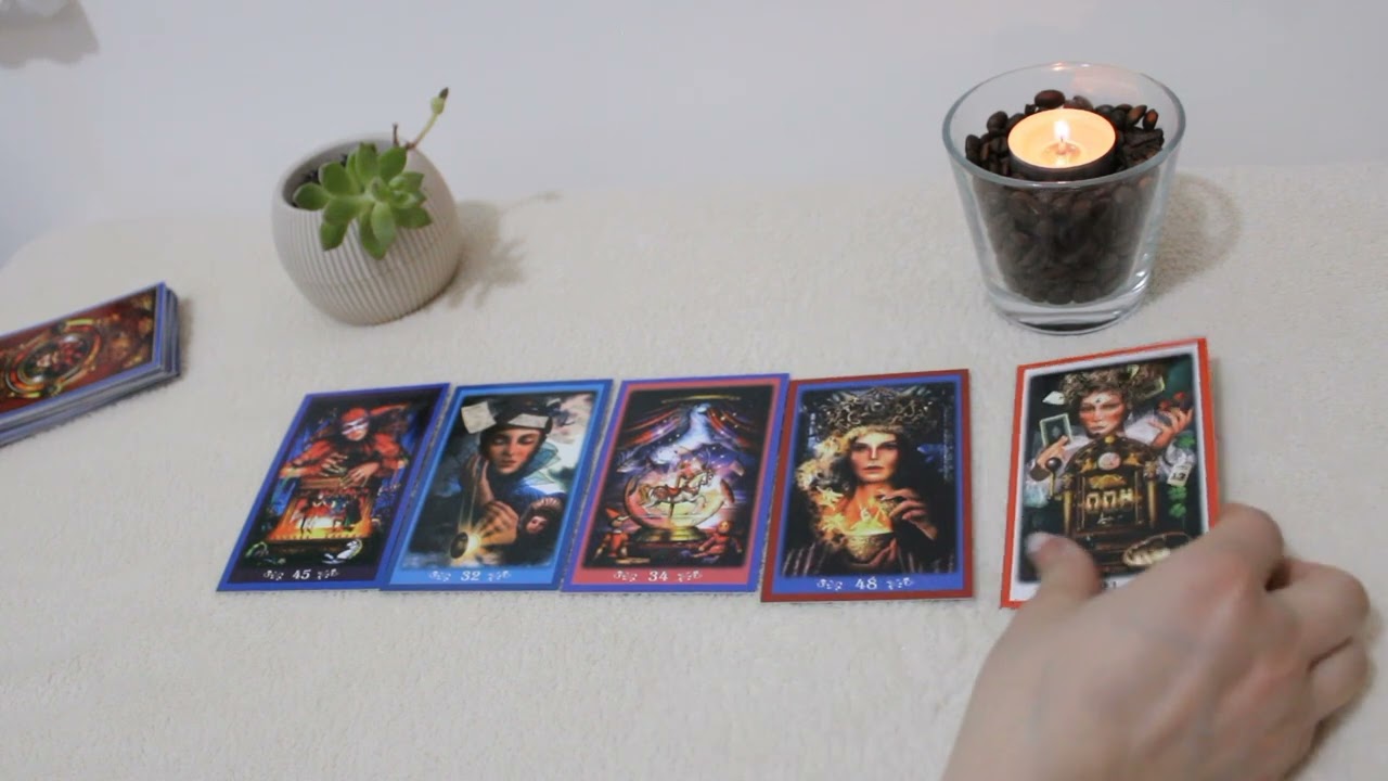 Etalare tarot: ce îți ascunde persoană la care te gândești? ce secrete are el/ea?