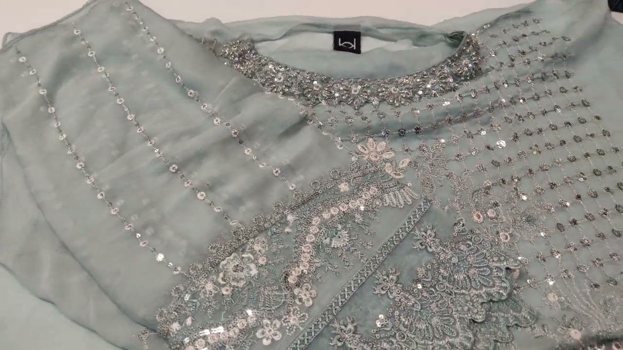 #pakistanisuit #fashion #onlineshopping #dress #pakistaniweddingdresses #love #lovesong #lovestatus 