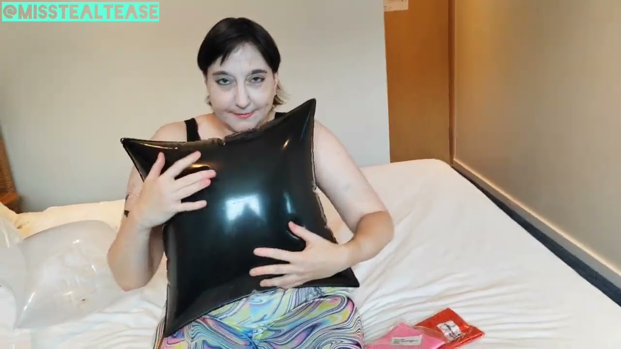 Inflating & Deflating SHOSU inflatable pillows in 4 colours