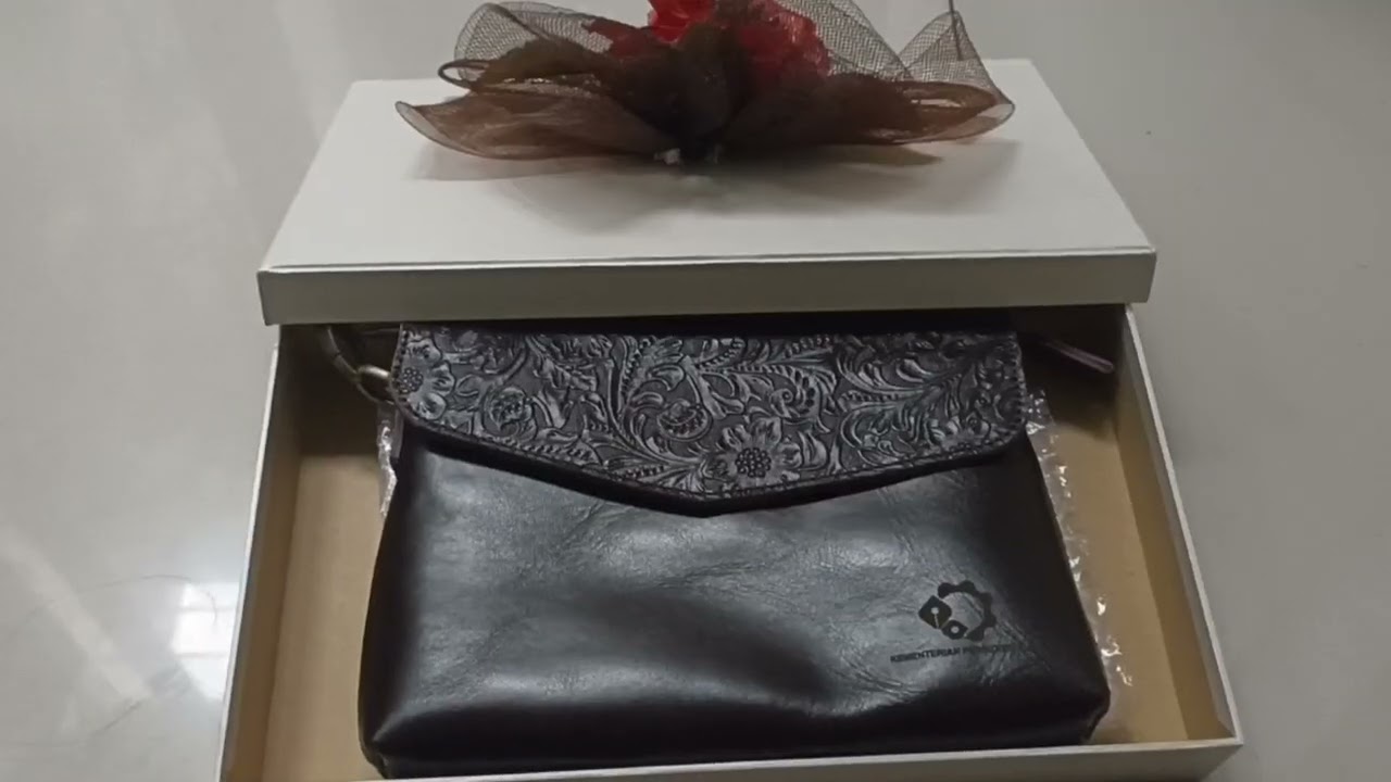 UNBOXING, HADIAH DARI ORANG-ORANG & SAHABAT TERKASIH, DISAAT HARI LAHIR, BARAKALLAH. 