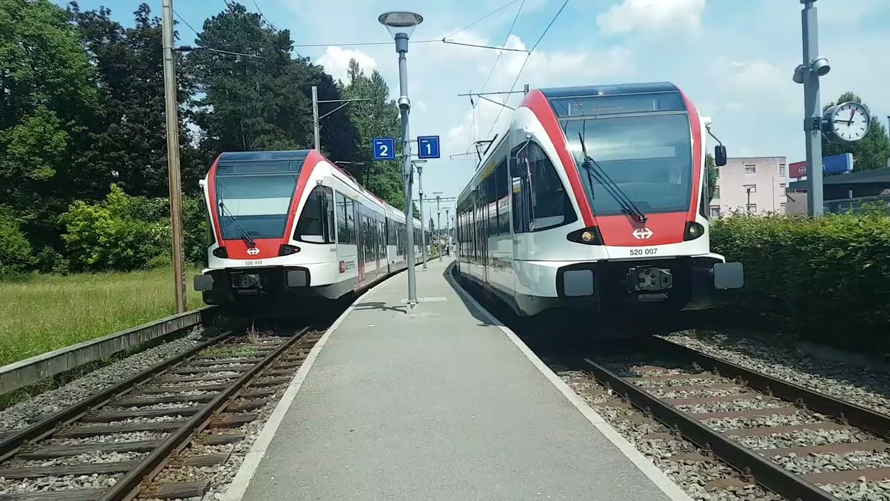 Zwei SBB RABe 520 Seetal GTW beim Halt in Seon.