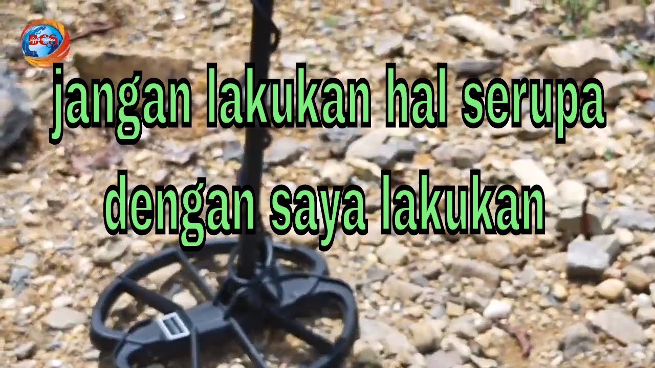Mode mencari emas dengan metal detector di sungai air terjun