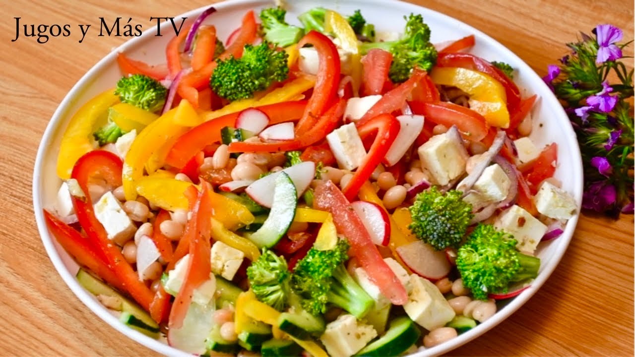 Ensalada Saludable con proteinas y vitaminas, con un rico aderezo