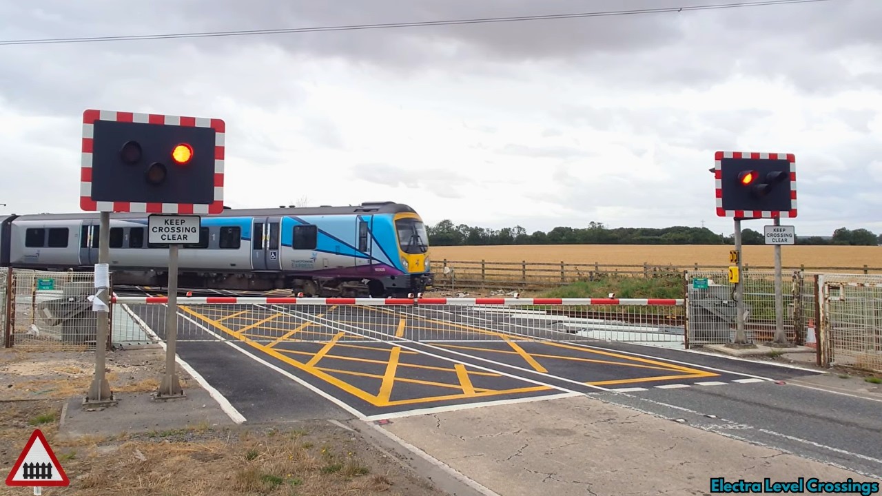(MASSIVE Wigwags) Little London Level Crossing, Lincolnshire (15/07/25)