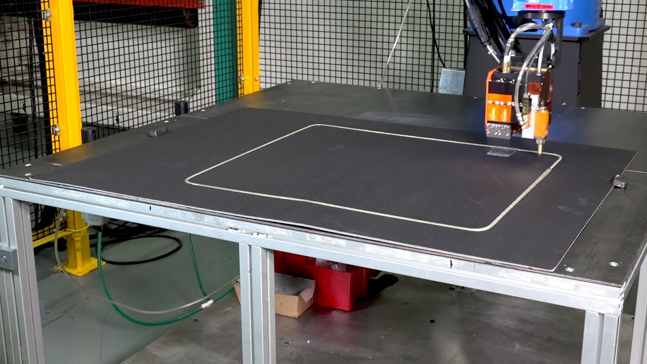 ITW Dynatec Video - UFD Pattern Spray and Marathon BF Dispensing Using a 6 Axis Robot