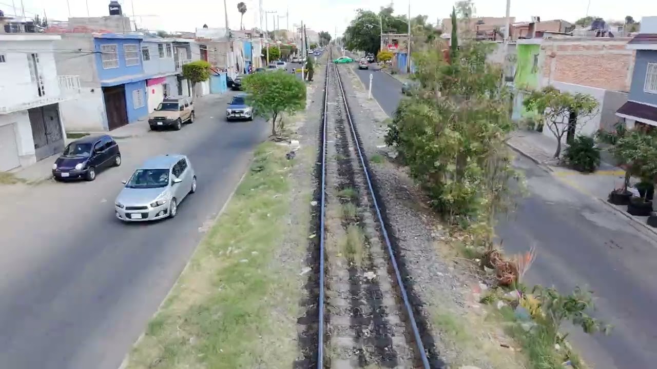 Calle ferrocarril central celaya Guanajuato dji neo