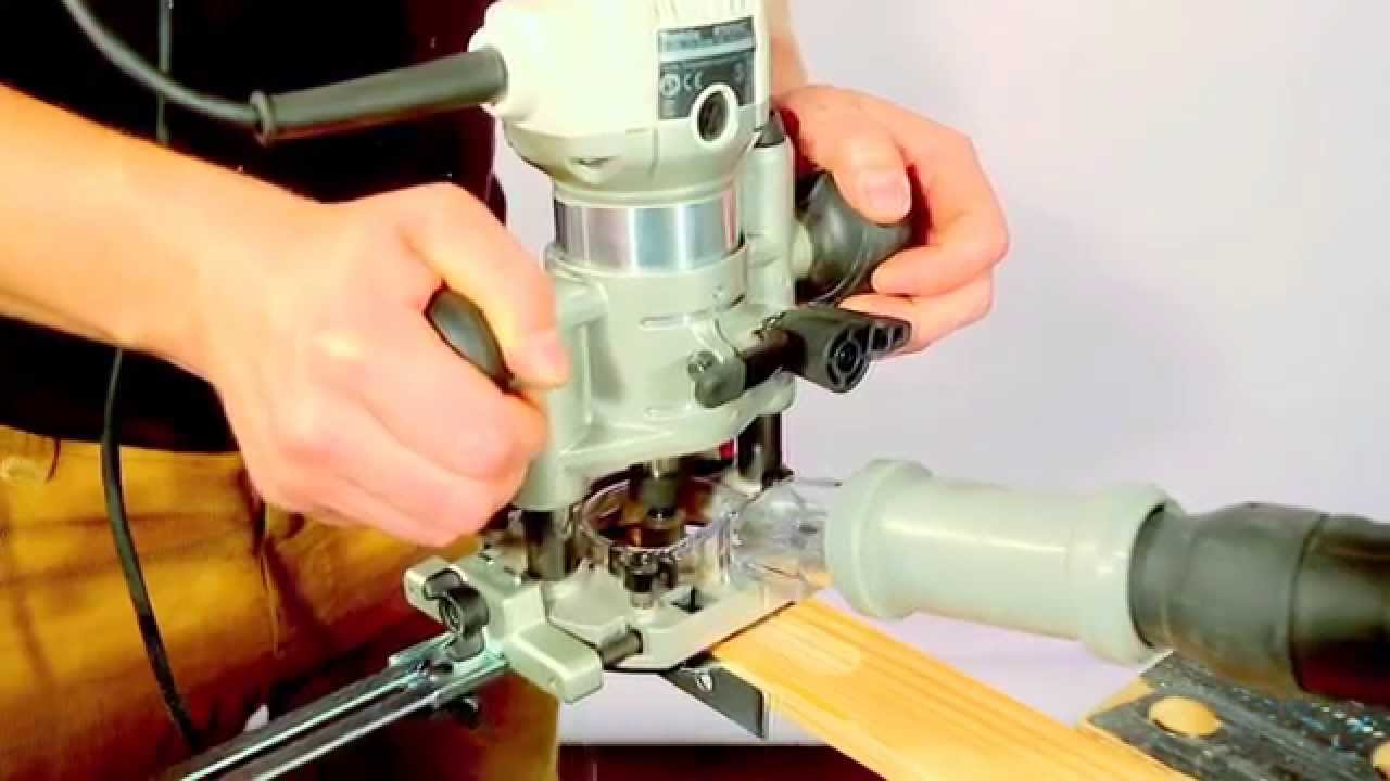 Kombinovaná frézka Makita RT0700CW1J