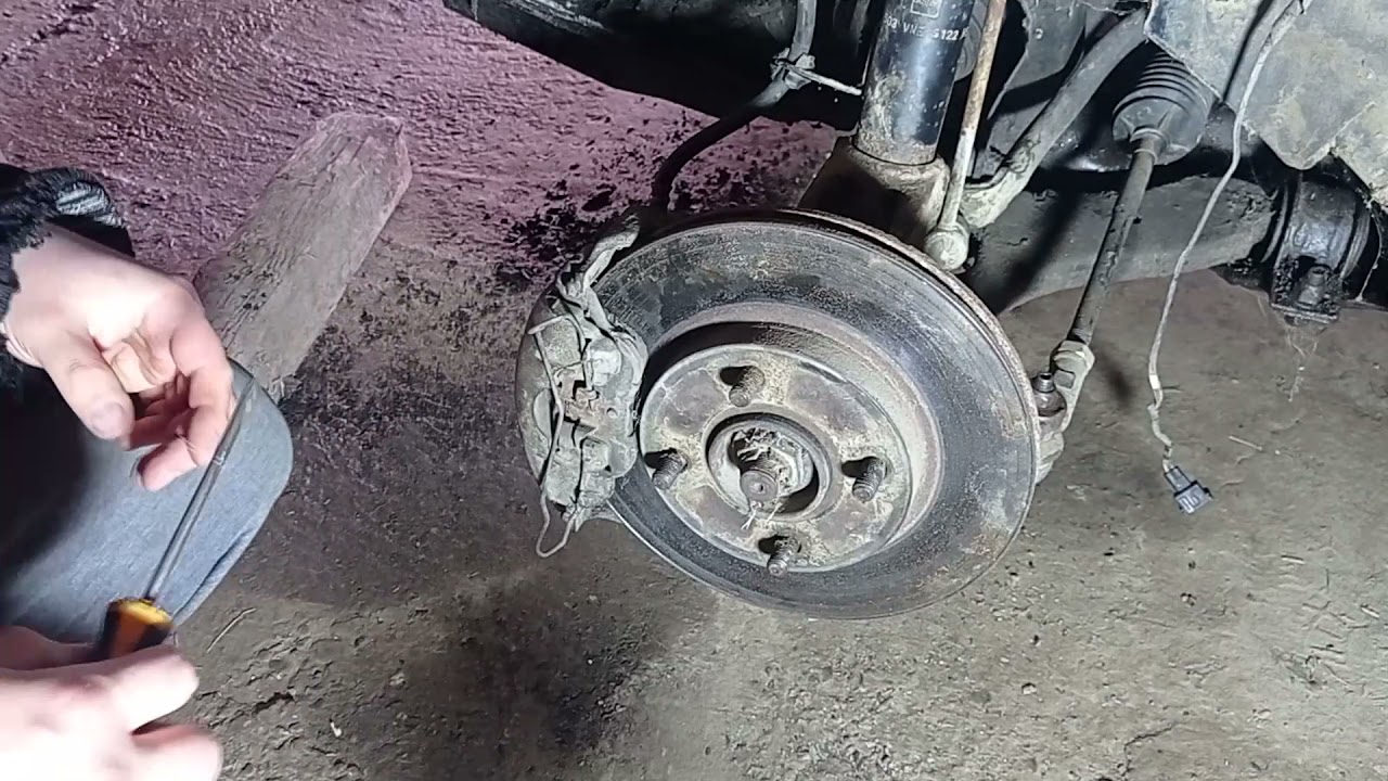 Как снять передний тормозной диск Ford Focus 1 #RAZNOBOY #фордфокус1 #FordFocus1