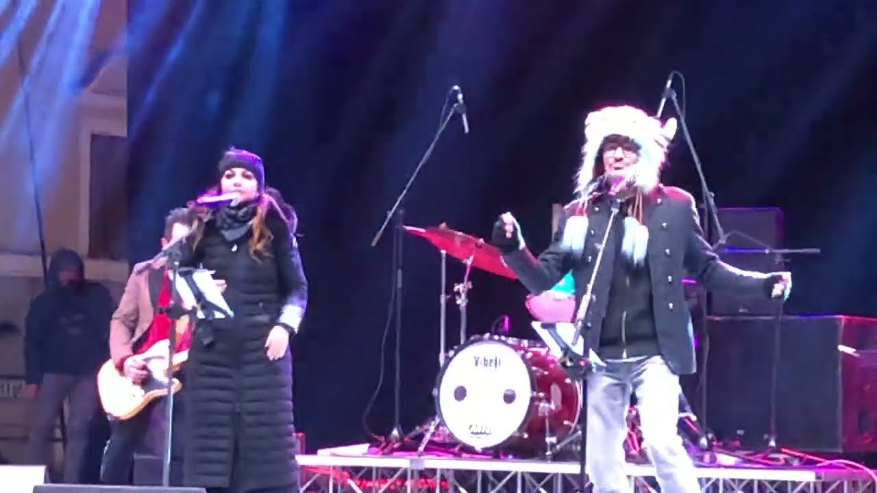 Cristina d'avena e Gem Boy - Sigla Mila e Shiro - Piazza Martiri - Teramo - 30 Dicembre 2018