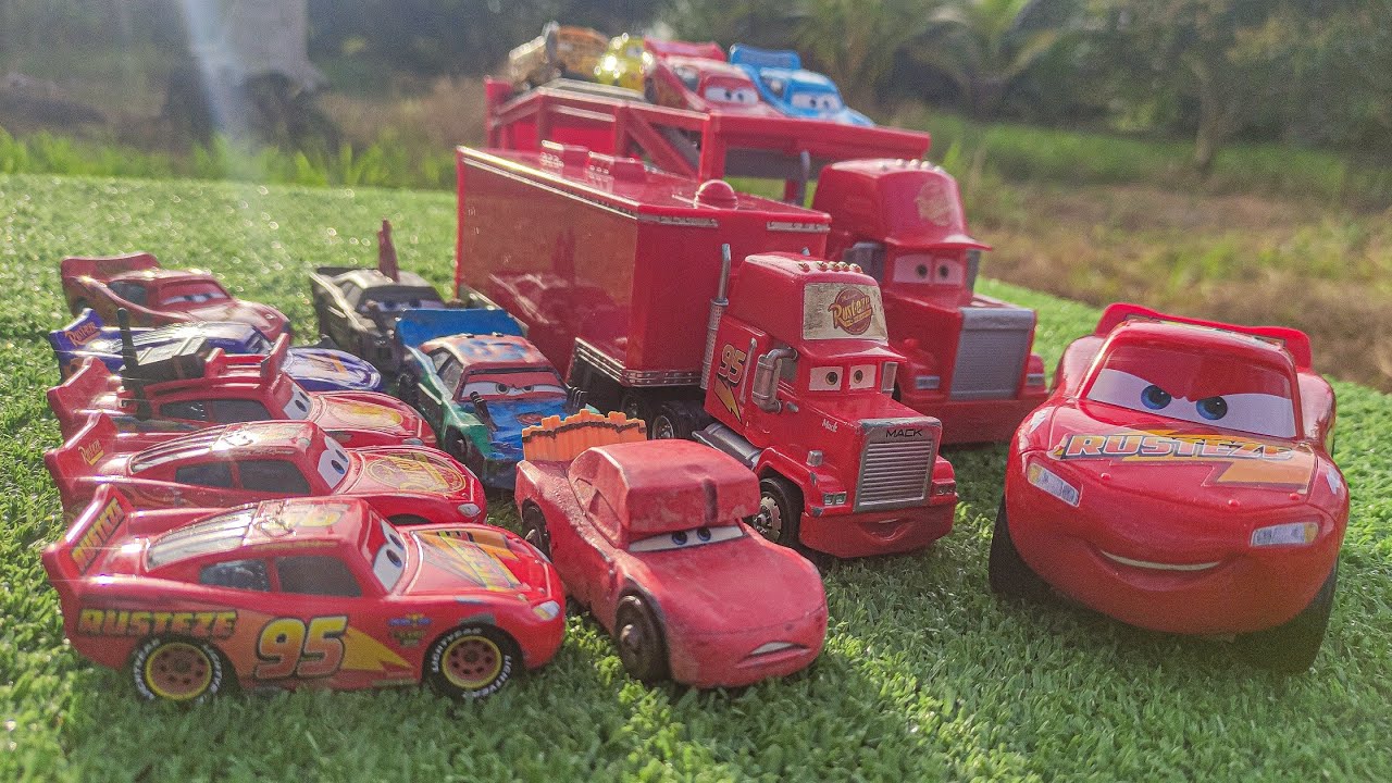 Disney Pixar Cars toy review * Lightning McQueen, Mack, Tow Mater, Dinoco King