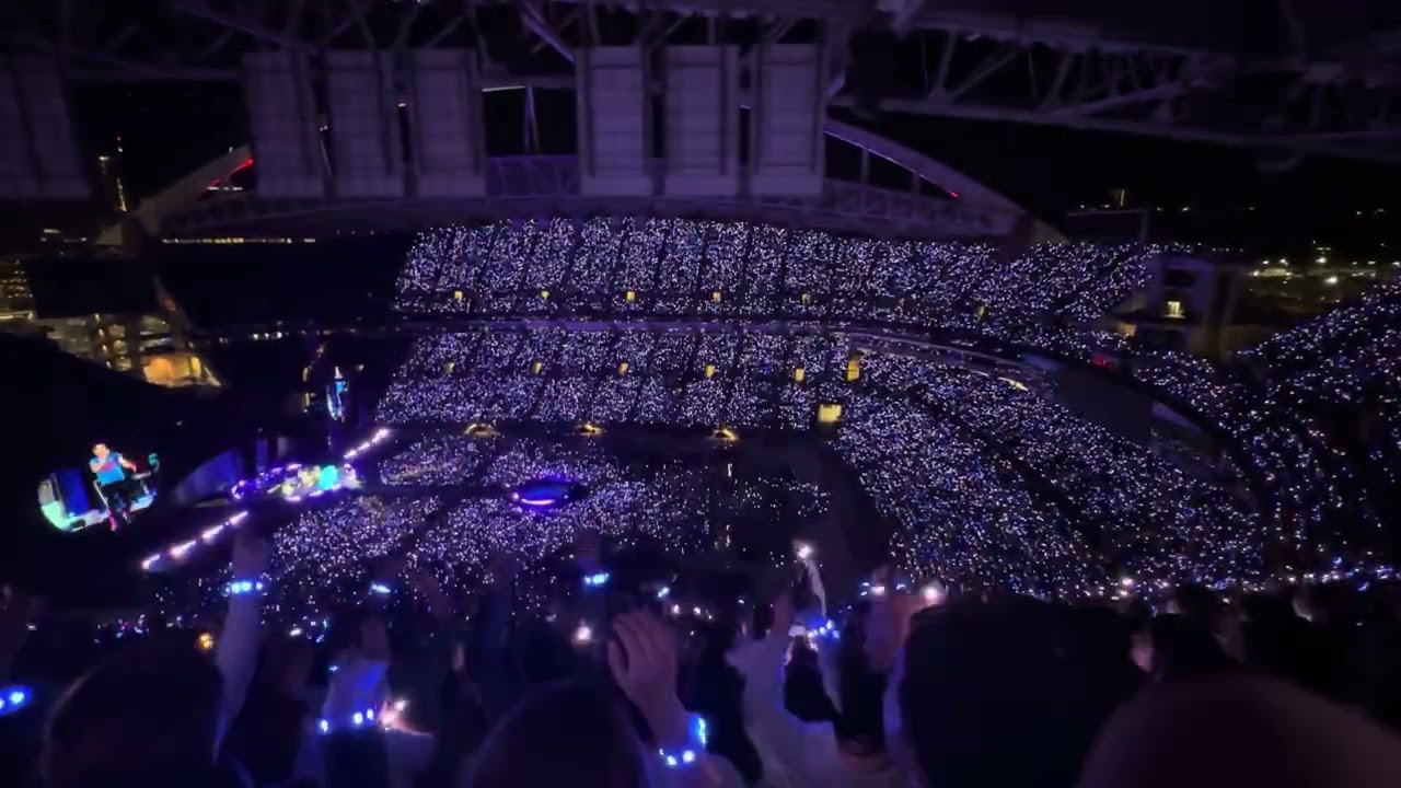 A Sky Full of Stars ✨- Coldplay Live at Lumen Field in Seattle 9/20/2023 Cam B: Audience Light Show!