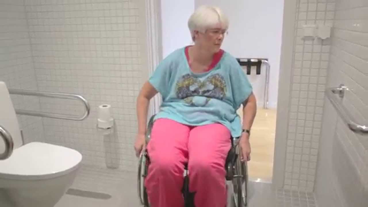Betjening av bad når du sitter i rullestol
