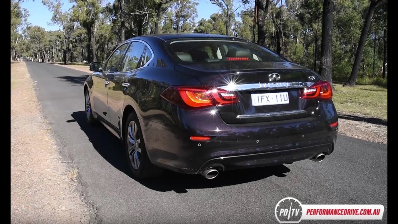 2016 Infiniti Q70 3.7 V6 0-100km/h & engine sound