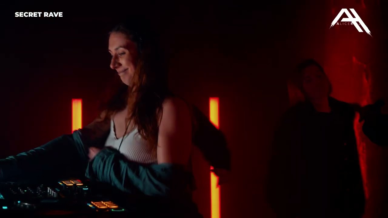 SECRET RAVE  - ALICE REIZE
