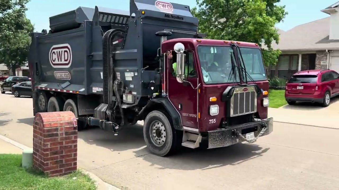 CWD: Peterbilt 520 ZR Speeding Through Recycle