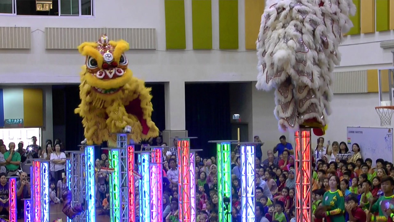 ISP KL - Acrobatic Lion Dancers (舞狮, 舞獅, wǔshī) visit our school for CNY