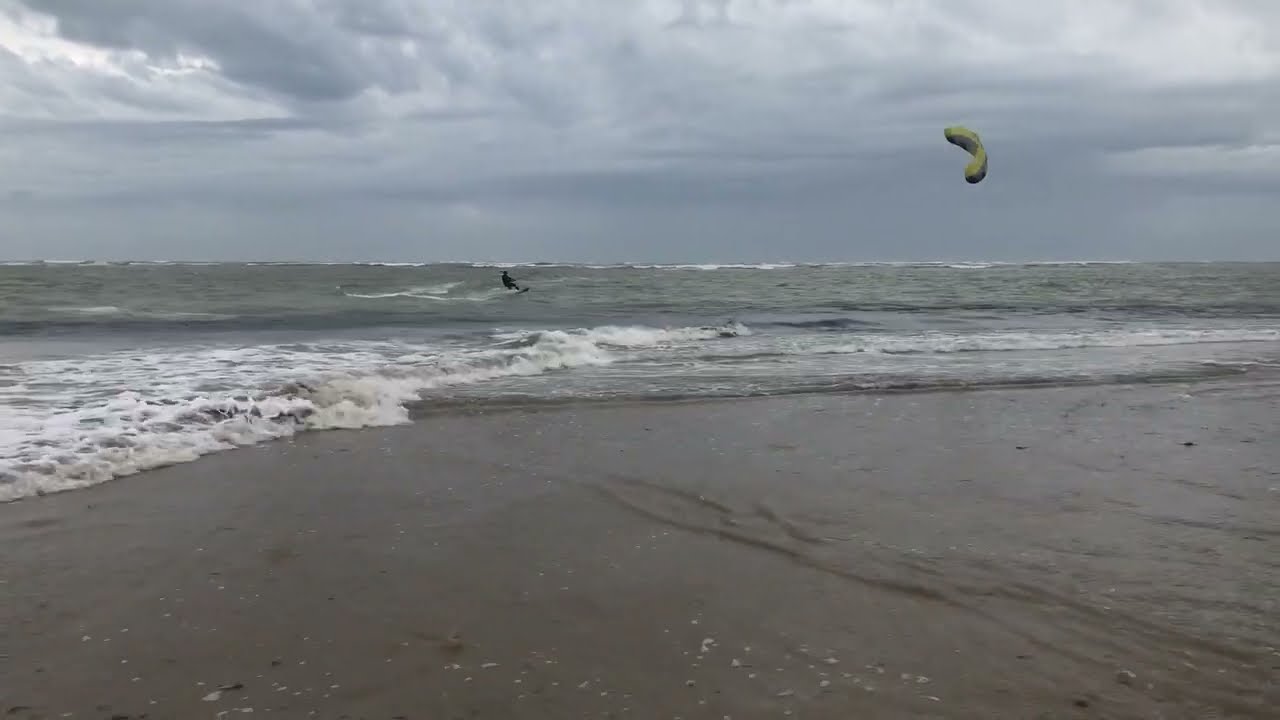 Laurent Ness de l'école de Kitesurf Kite Inside Oléron teste la Flysurfer Hybrid 7,5 m