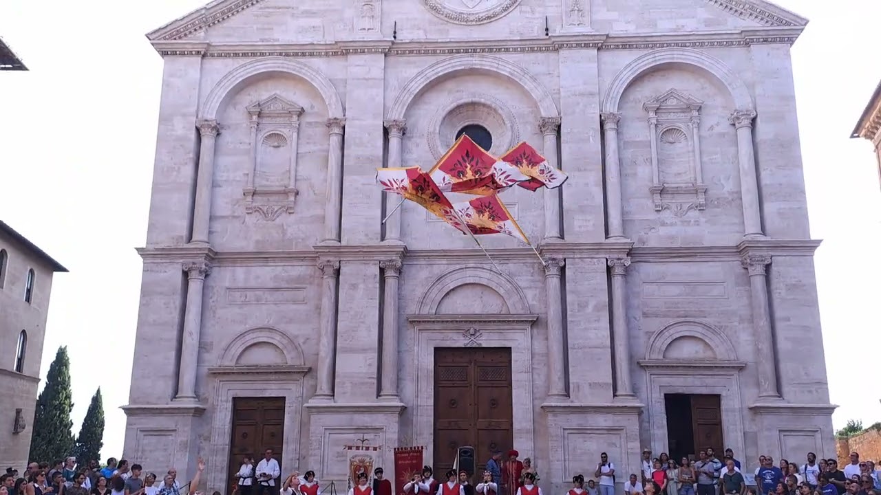 Spettacolo dei Musici e Sbandieratori di Pienza (La corsa di Pio II - 17 Settembre 2023)