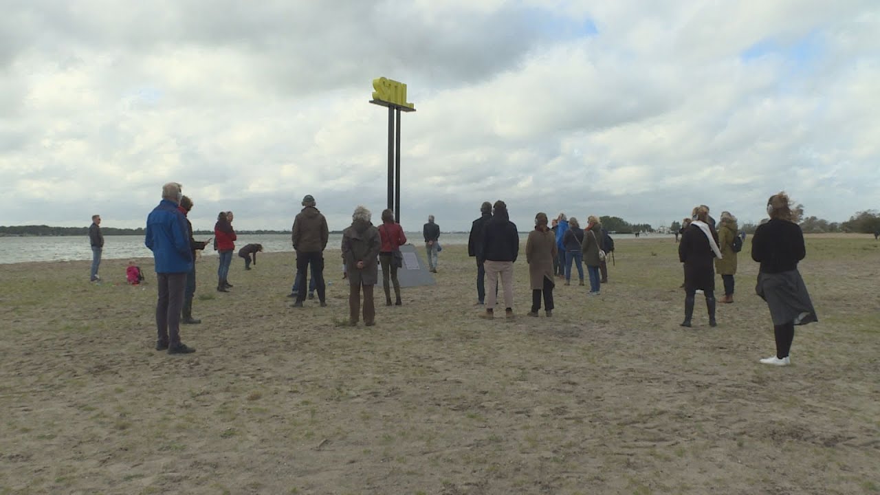 Luisteren naar verhalen rond het Almeerderstrand
