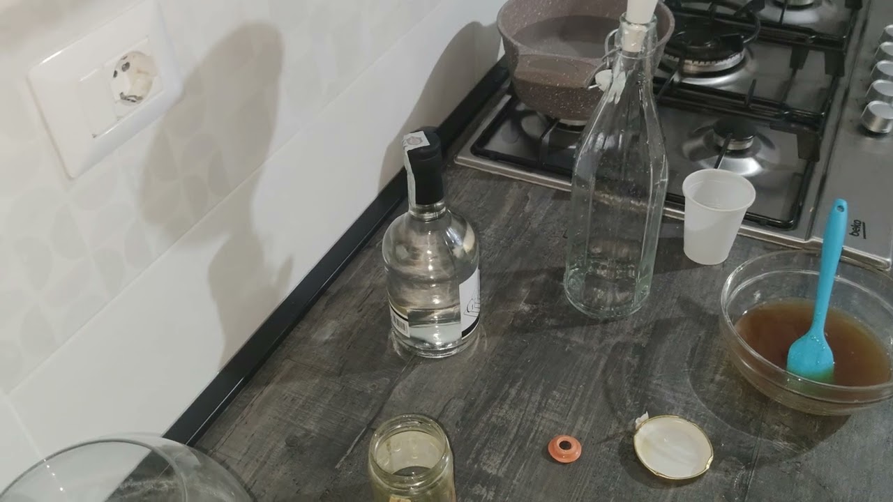 COME FARE GRAPPA AL MIELE IN CASA