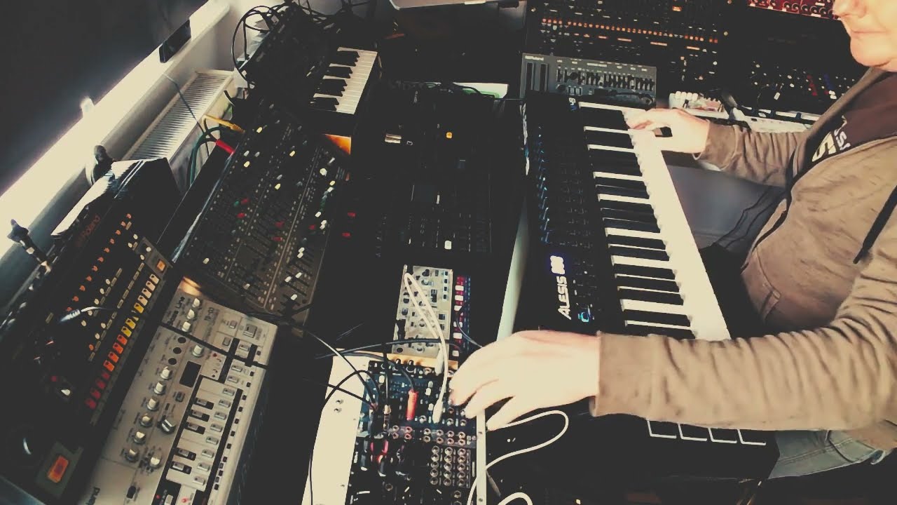 Deckards Dream Jam 3 (with Rachael Module Ring Modulator) - Yamaha CS80 inspired hardware clone.
