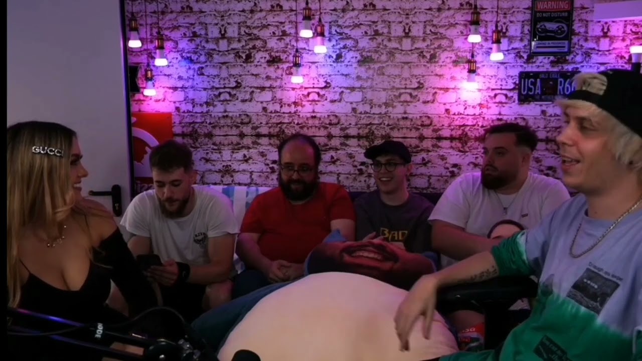 RUBIUS LE PIDE A ARI QUE HABLE COMO Española en casa de ibai