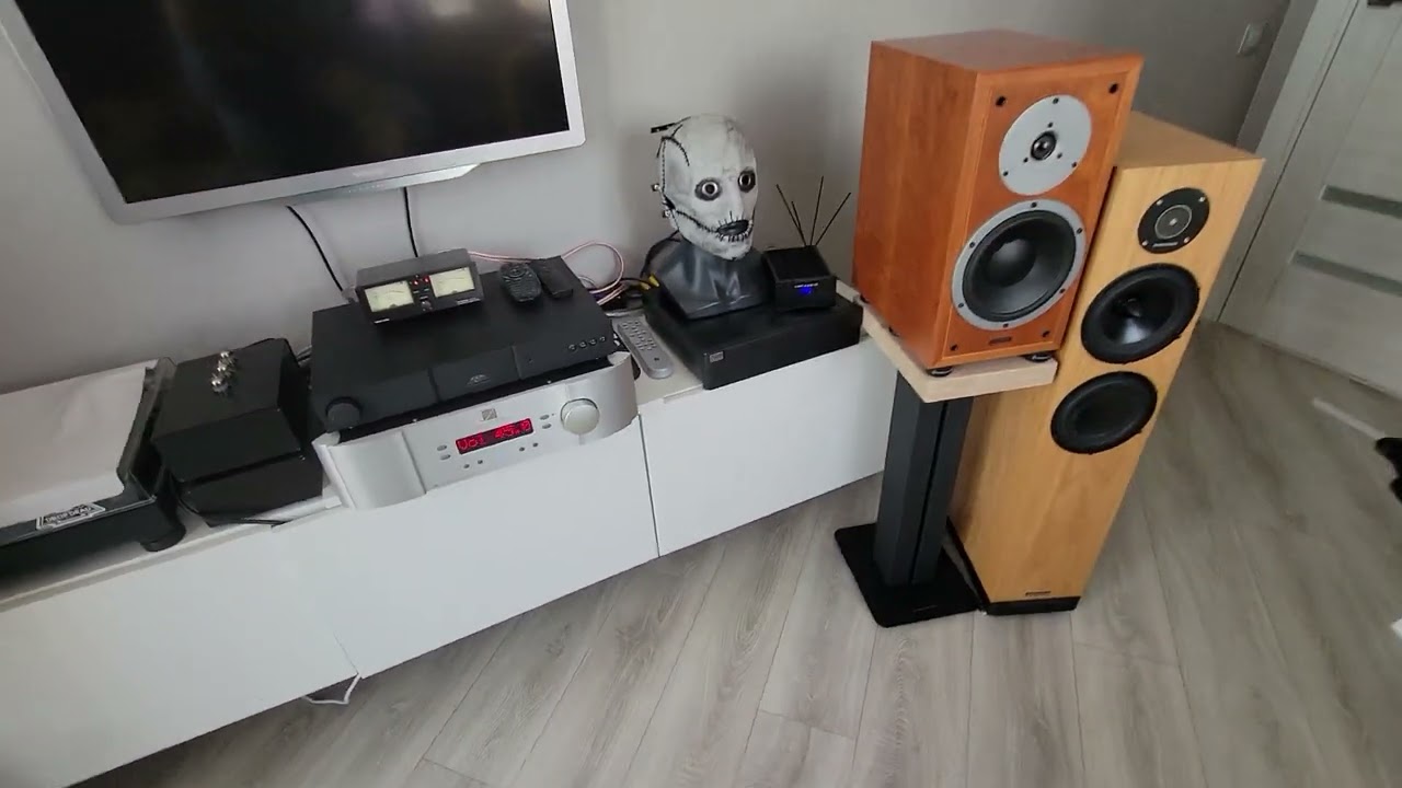 Spendor D7.2 + Moon i7RS vs Naim 5i-2