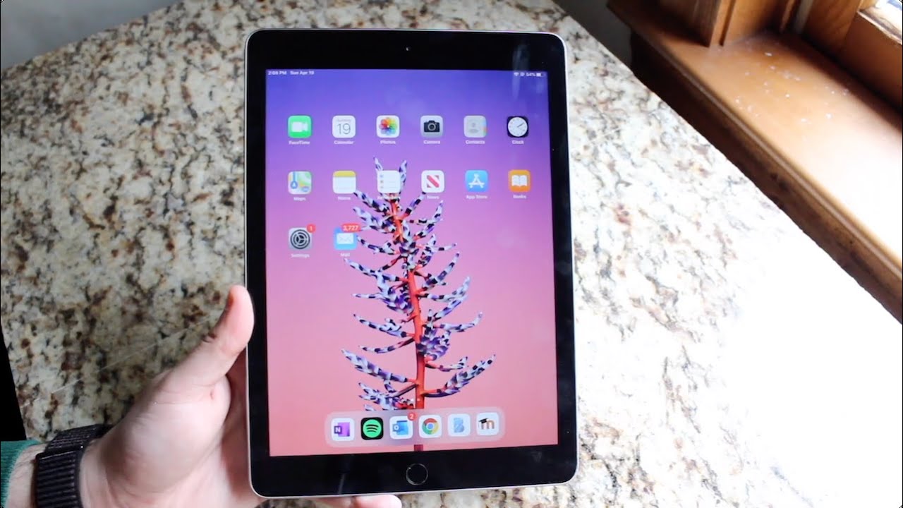 iPad 6th Generation In 2025! (Still Worth It?) (Review)