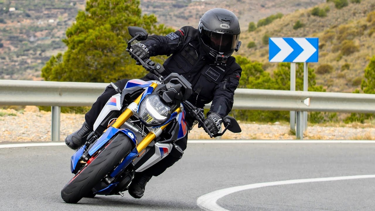 2025 BMW F900R vs F900XR Review - Which is Best for you?