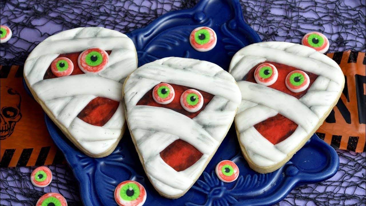 HALLOWEEN SPOOKY MUMMY COOKIES