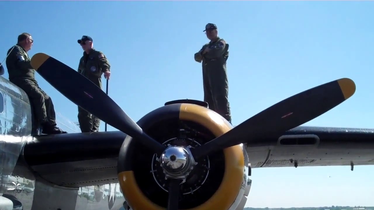 Guest crew takes B-25 on Sunday morning buzz over Toledo