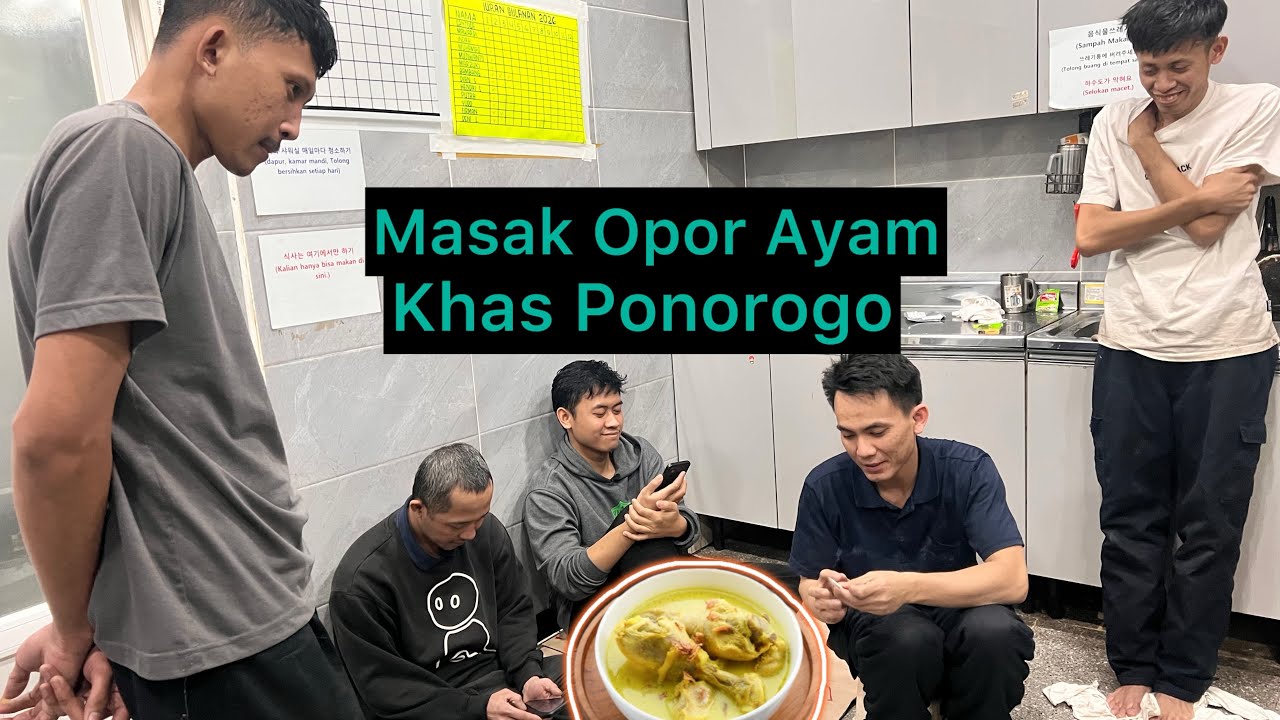 Masak opor ayam khas ponorogo 🇮🇩