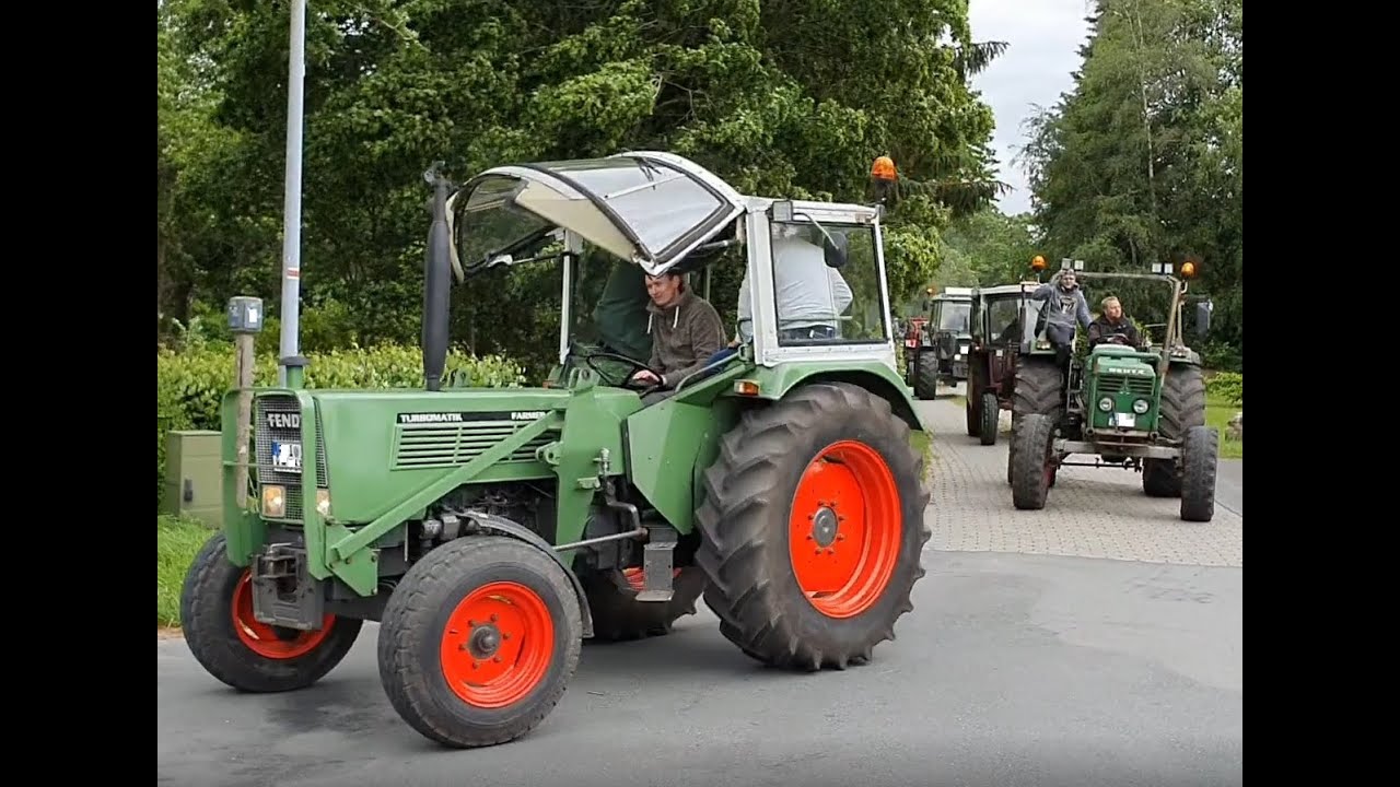 Schlepper-Ausfahrt 👍 / Oldtimer Schlepper /Trecker im Konvoi unterwegs
