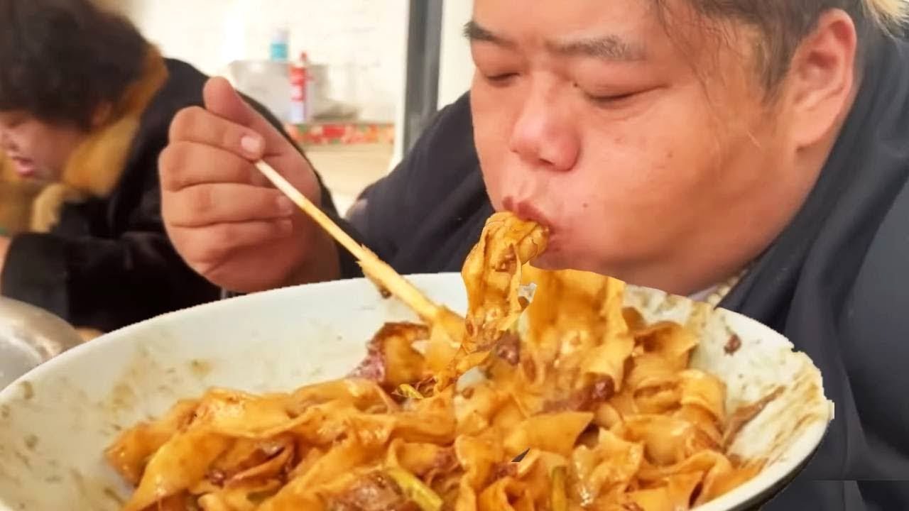 胖猴仔挑战韩式炸酱面！中式老炮遇上韩式真香！碗底都刮干净！【胖猴仔】