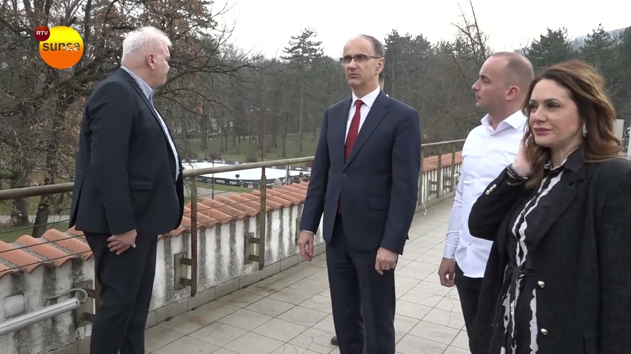 Premijer Đuro Macut u poseti Specijalnoj bolnici 
