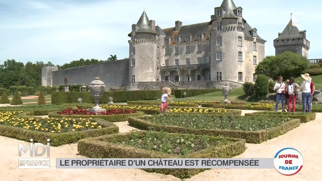 SUIVEZ LE GUIDE : Le château de la Roche-Courbon, un concentré d'humanité