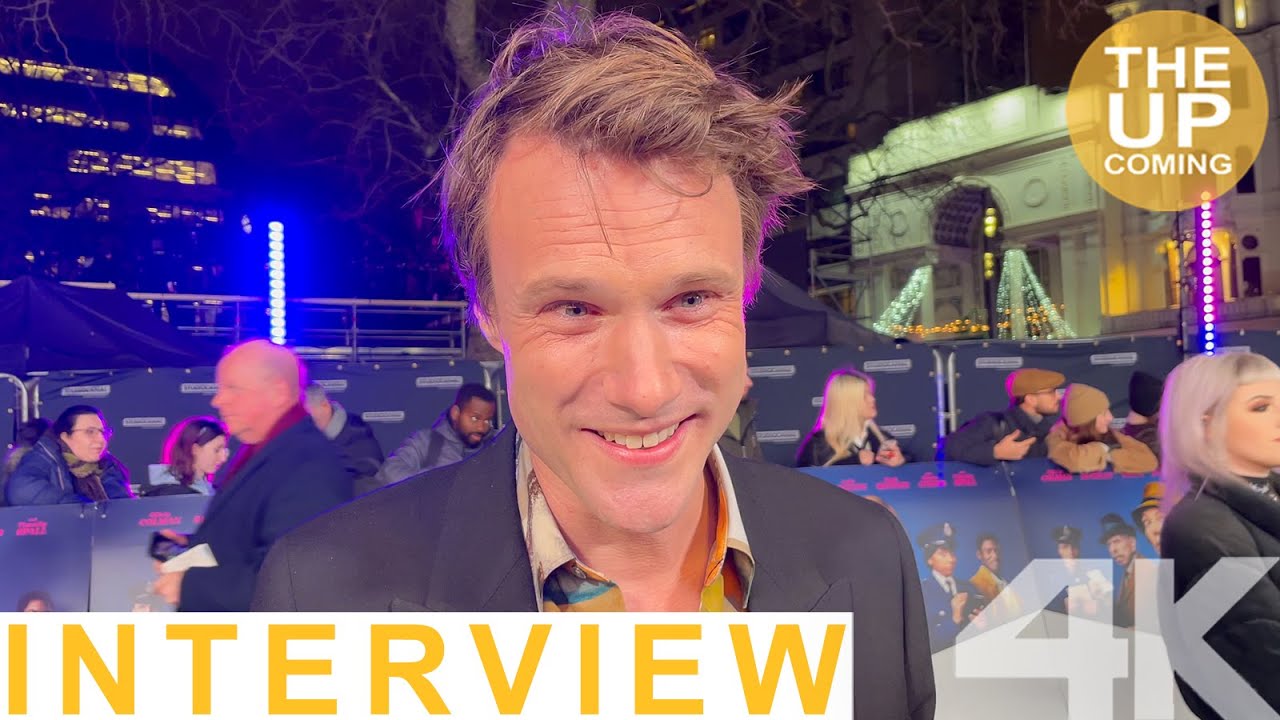 Интервью с Хью Скиннером о «Wicked Little Letters» на премьере в Лондоне
