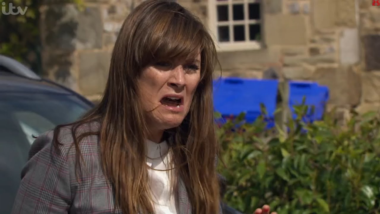 Emmerdale - Moira Punches Chrissie
