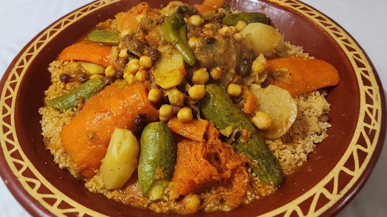 تحت الطلب ديالكم كسكس بدقيق الحمرا كيجي معلك و لذيذ بطريقة سهلة للمبتدئات