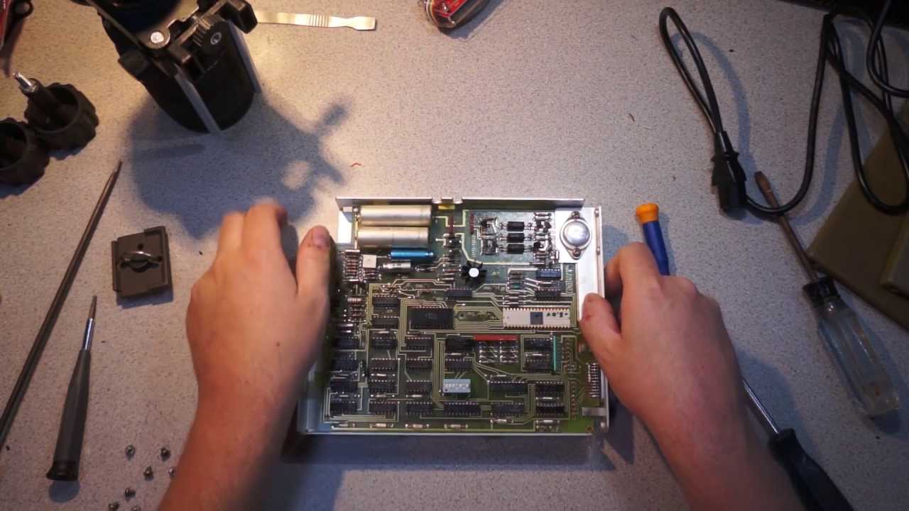 HP 3438A Digital Multimeter teardown and poking