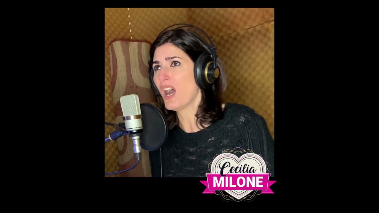 Cecilia Milone interpretando canciones de Dracula
