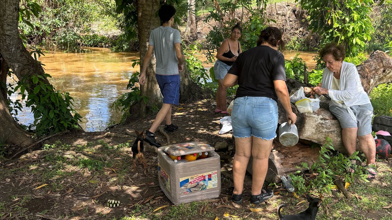 Una fiesta familiar a orillas del Río