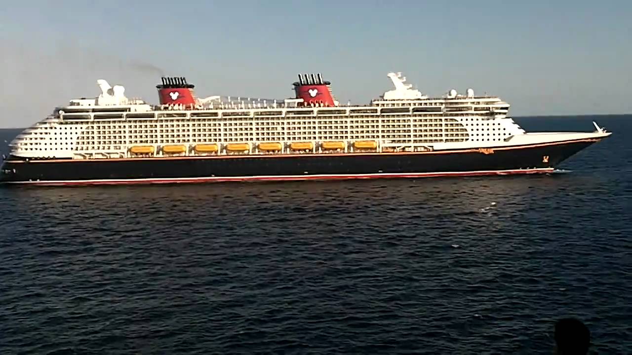 First ever Disney Dream and Disney Magic horn battle