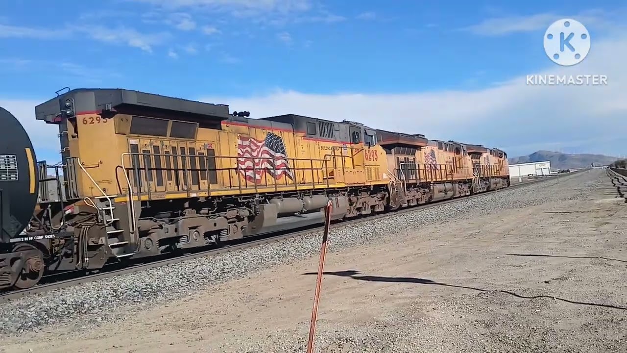 Union pacific 2632 pulling a manifest train at the muni airport in tehachapi california 