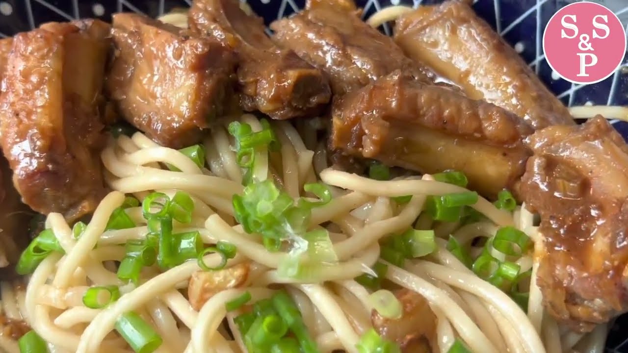 နံရိုးပေါင်း ဆီ ချက် Pork Rips with Garlicky Noodles