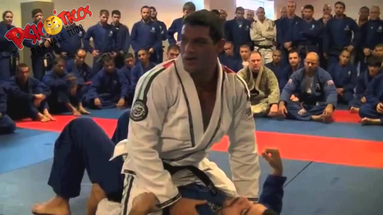 Ricardo Arona Ministra seminário em Abu Dhabi