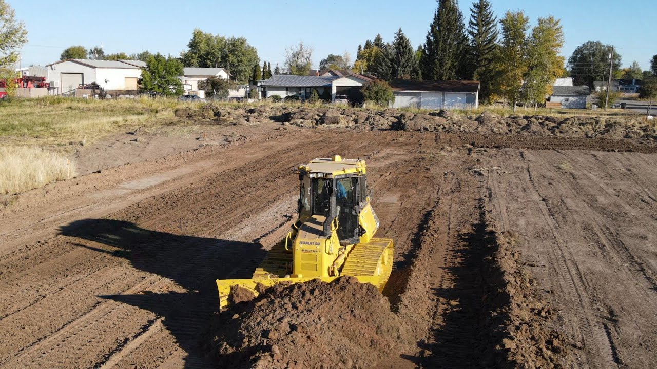 Komatsu d51pxi-24 grading site using GPS